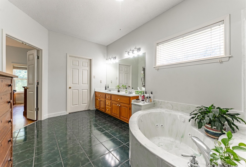 8740 OLD BROWNSVILLE RD, Bartlett, Tennessee 38002, 4 Bedrooms Bedrooms, 7 Rooms Rooms,3.1 BathroomsBathrooms,Residential,For Sale,OLD BROWNSVILLE,10224666