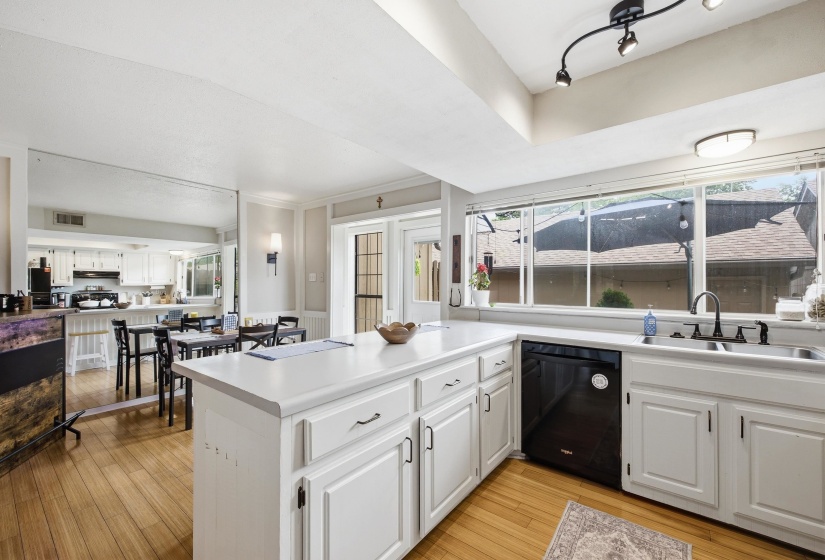 This kitchen is full of light.  The breakfast bar is good for a quick meal.
