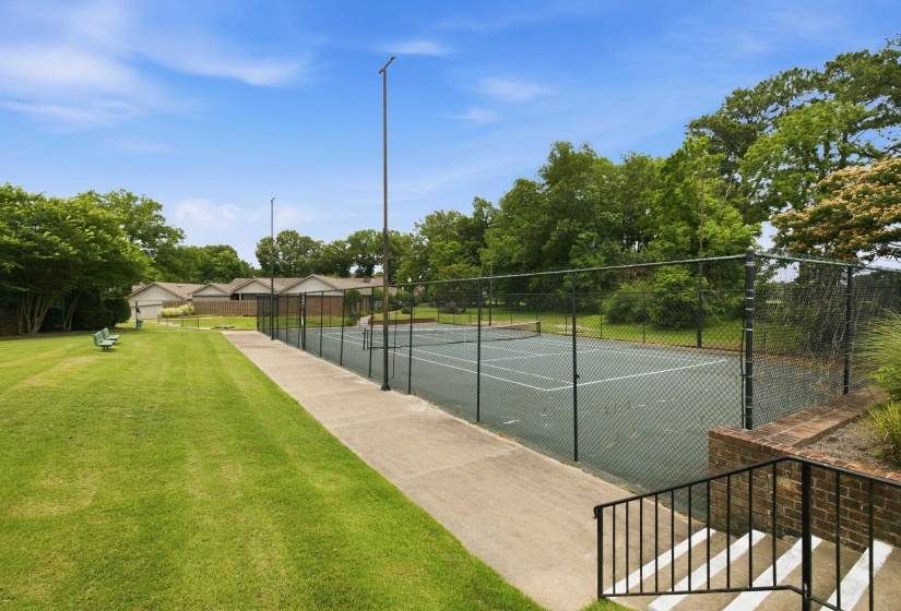 1747 CROOKED CREEK LN, Germantown, Tennessee 38138, 2 Bedrooms Bedrooms, 4 Rooms Rooms,2.1 BathroomsBathrooms,Residential,For Sale,CROOKED CREEK,10224671