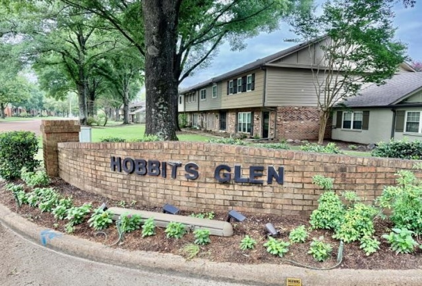 1747 CROOKED CREEK LN, Germantown, Tennessee 38138, 2 Bedrooms Bedrooms, 4 Rooms Rooms,2.1 BathroomsBathrooms,Residential,For Sale,CROOKED CREEK,10224671