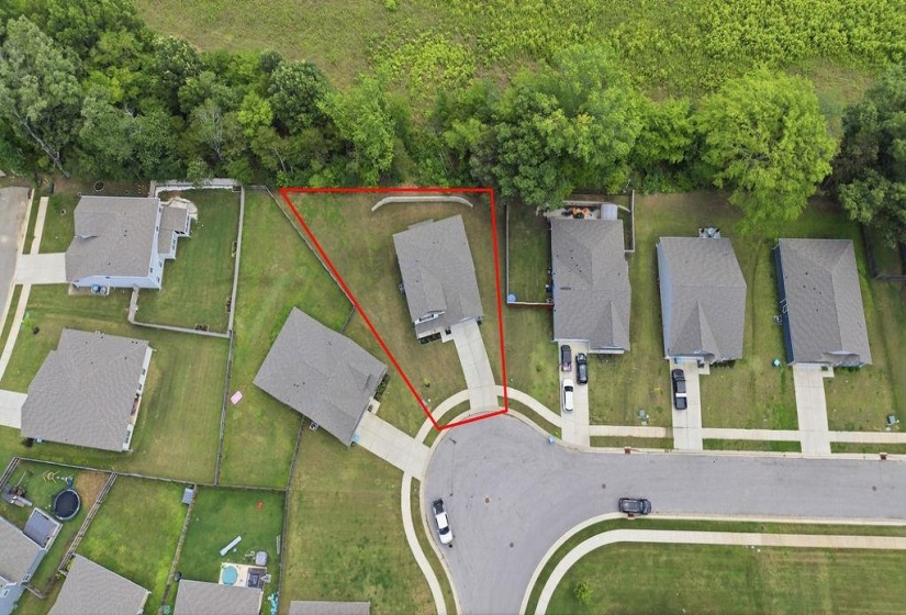 Residential lot with cul-de-sac frontage and a defined property boundary