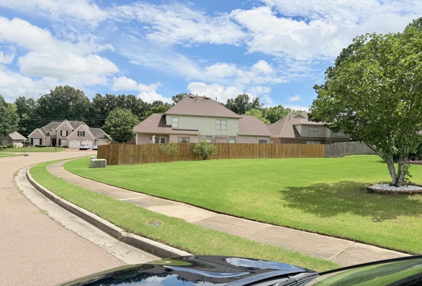 8990 RIVER KNOLL DR, Unicorp/Memphis, Tennessee 38016, 4 Bedrooms Bedrooms, 9 Rooms Rooms,3.1 BathroomsBathrooms,Residential,For Sale,RIVER KNOLL,10224690