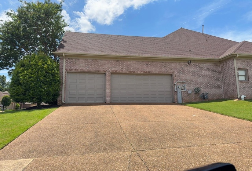 8990 RIVER KNOLL DR, Unicorp/Memphis, Tennessee 38016, 4 Bedrooms Bedrooms, 9 Rooms Rooms,3.1 BathroomsBathrooms,Residential,For Sale,RIVER KNOLL,10224690