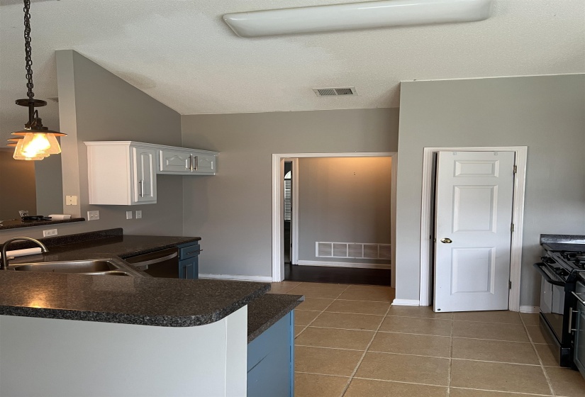 9837 OLDHAM DR, Cordova, Tennessee 38016, 3 Bedrooms Bedrooms, 7 Rooms Rooms,2 BathroomsBathrooms,Rental Properties,For Sale,OLDHAM,10224741