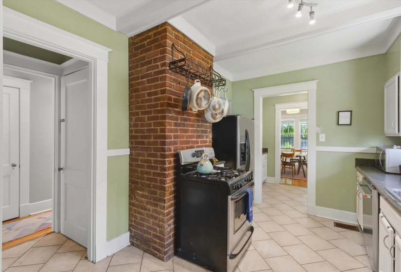 111 STONEWALL ST, Memphis, Tennessee 38104, 3 Bedrooms Bedrooms, 6 Rooms Rooms,2 BathroomsBathrooms,Residential,For Sale,STONEWALL,10224718