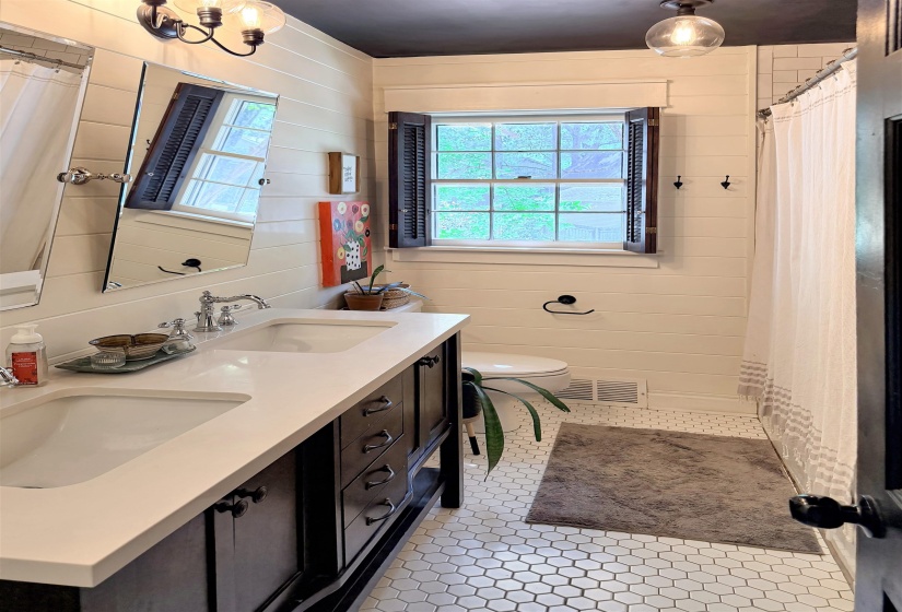 8311 MONTEGO PL, Cordova, Tennessee 38016, 4 Bedrooms Bedrooms, 8 Rooms Rooms,3.1 BathroomsBathrooms,Residential,For Sale,MONTEGO,10224721