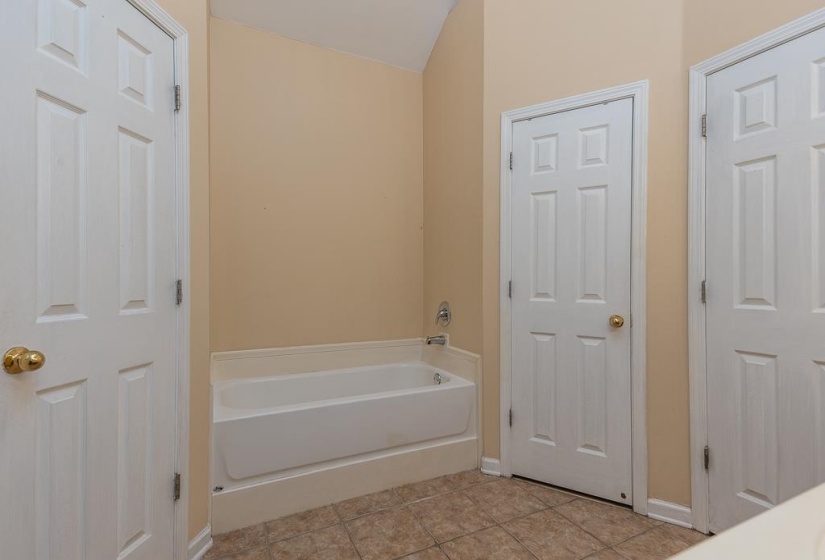 1317 ISLAND PL, Memphis, Tennessee 38103, 3 Bedrooms Bedrooms, 6 Rooms Rooms,2.1 BathroomsBathrooms,Residential,For Sale,ISLAND,10224726
