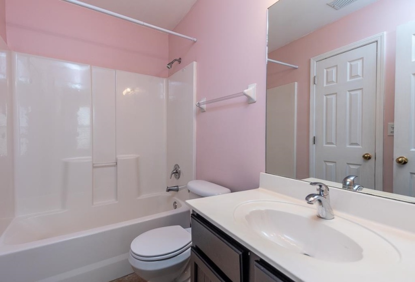 1317 ISLAND PL, Memphis, Tennessee 38103, 3 Bedrooms Bedrooms, 6 Rooms Rooms,2.1 BathroomsBathrooms,Residential,For Sale,ISLAND,10224726
