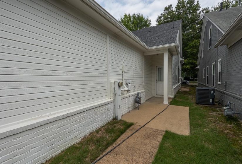 1317 ISLAND PL, Memphis, Tennessee 38103, 3 Bedrooms Bedrooms, 6 Rooms Rooms,2.1 BathroomsBathrooms,Residential,For Sale,ISLAND,10224726