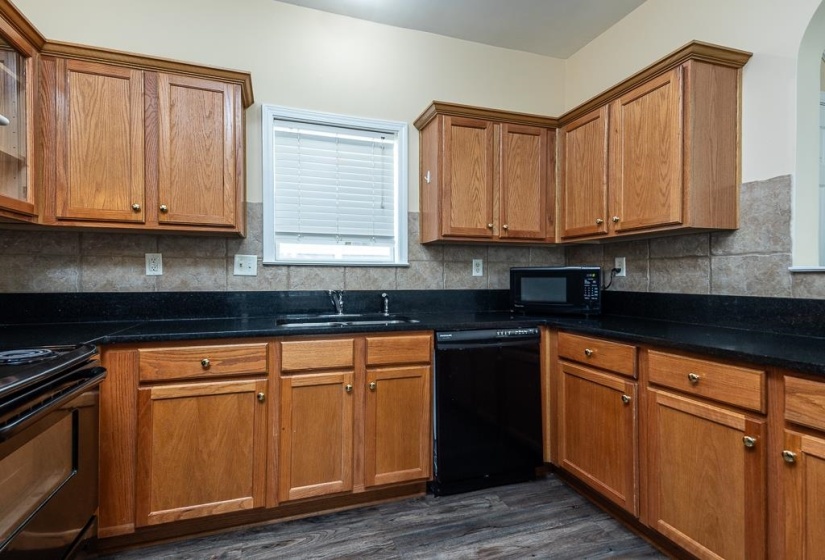 1317 ISLAND PL, Memphis, Tennessee 38103, 3 Bedrooms Bedrooms, 6 Rooms Rooms,2.1 BathroomsBathrooms,Residential,For Sale,ISLAND,10224726