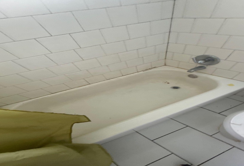 Bathtub with tile surround and chrome fixtures