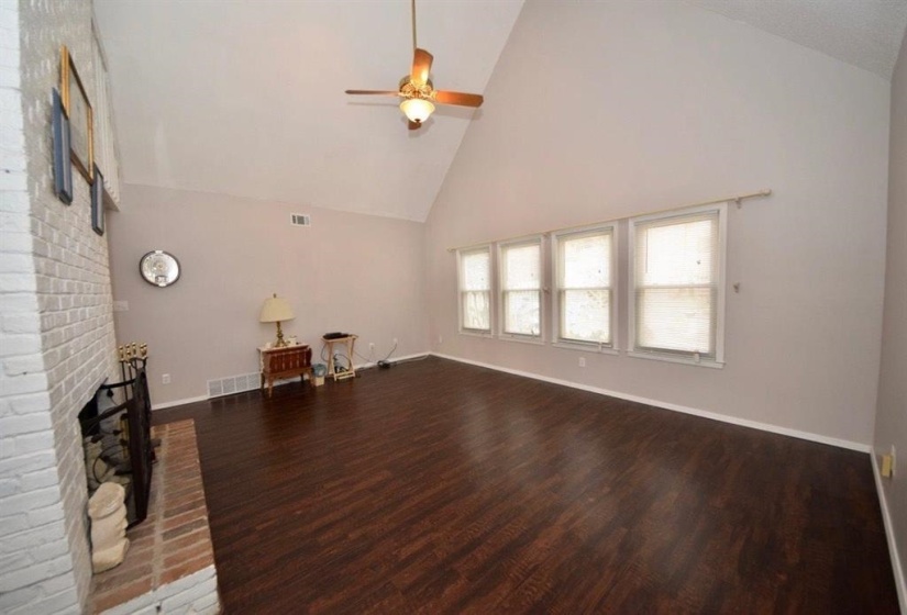 8498 BERGEN CV, Memphis, Tennessee 38018, 3 Bedroom Bedrooms, 6 Room Rooms,2 BathroomBathrooms,Residential,For Sale,BERGEN,0,10224740