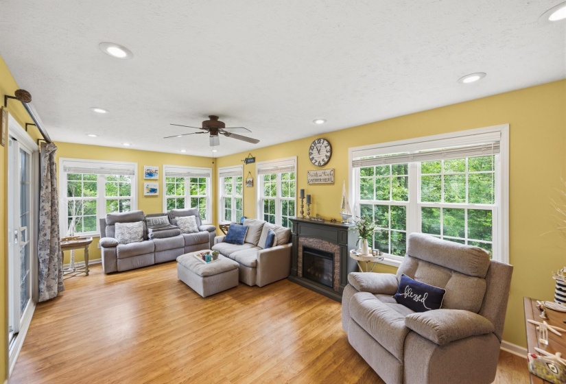 300 FEATHERFOOT PARKWAY LOOP, Parsons, Tennessee 38363, 4 Bedrooms Bedrooms, 11 Rooms Rooms,3 BathroomsBathrooms,Residential,For Sale,FEATHERFOOT PARKWAY,10224745
