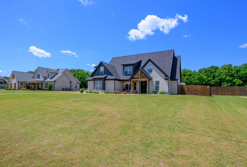 4325 JENNY LN, Hernando, Mississippi 38632, 4 Bedrooms Bedrooms, 8 Rooms Rooms,3.1 BathroomsBathrooms,Residential,For Sale,JENNY,10224746