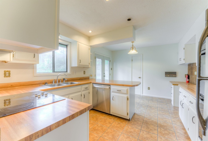 2193 WOODRUFF DR, Germantown, Tennessee 38138, 5 Bedrooms Bedrooms, 9 Rooms Rooms,3.1 BathroomsBathrooms,Residential,For Sale,WOODRUFF,10224748