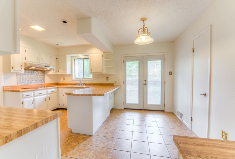 2193 WOODRUFF DR, Germantown, Tennessee 38138, 5 Bedrooms Bedrooms, 9 Rooms Rooms,3.1 BathroomsBathrooms,Residential,For Sale,WOODRUFF,10224748