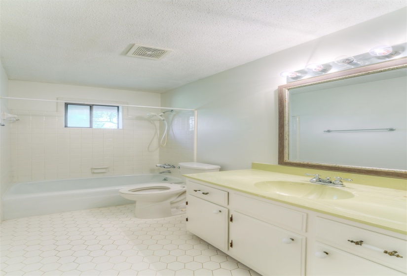 2193 WOODRUFF DR, Germantown, Tennessee 38138, 5 Bedrooms Bedrooms, 9 Rooms Rooms,3.1 BathroomsBathrooms,Residential,For Sale,WOODRUFF,10224748