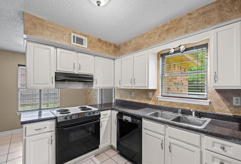 1032 GREENCLIFF RD, Collierville, Tennessee 38017, 3 Bedrooms Bedrooms, 6 Rooms Rooms,1.1 BathroomsBathrooms,Residential,For Sale,GREENCLIFF,10224752