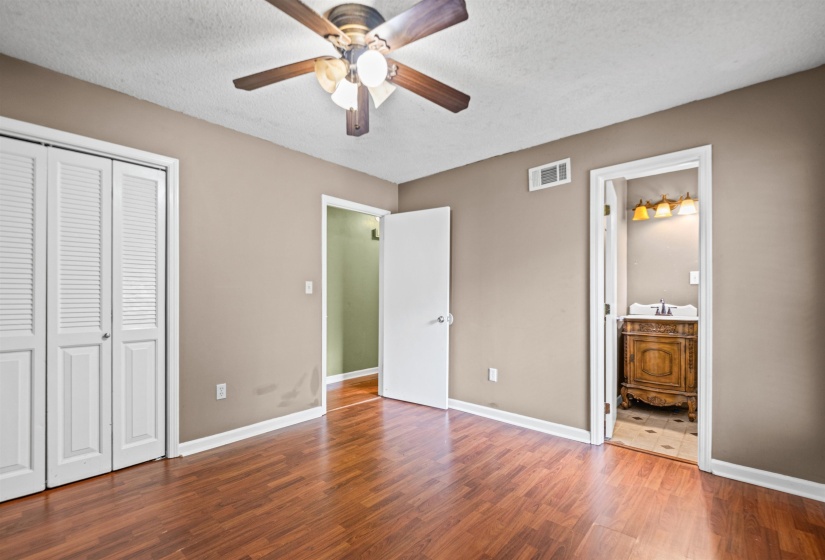 1032 GREENCLIFF RD, Collierville, Tennessee 38017, 3 Bedrooms Bedrooms, 6 Rooms Rooms,1.1 BathroomsBathrooms,Residential,For Sale,GREENCLIFF,10224752