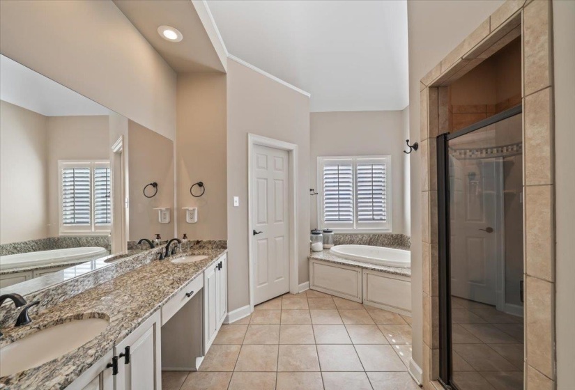 6491 MASSEY POINTE CV, Memphis, Tennessee 38120, 5 Bedrooms Bedrooms, 10 Rooms Rooms,3.1 BathroomsBathrooms,Residential,For Sale,MASSEY POINTE,10224758