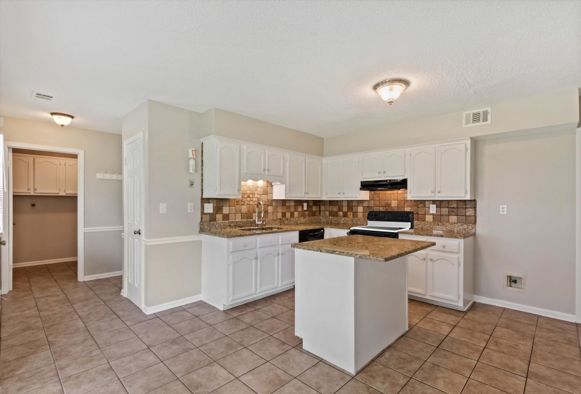 856 WOOD SHADOWS DR, Memphis, Tennessee 38018, 4 Bedrooms Bedrooms, 7 Rooms Rooms,2.1 BathroomsBathrooms,Residential,For Sale,WOOD SHADOWS,10224767
