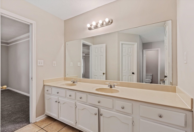 856 WOOD SHADOWS DR, Memphis, Tennessee 38018, 4 Bedrooms Bedrooms, 7 Rooms Rooms,2.1 BathroomsBathrooms,Residential,For Sale,WOOD SHADOWS,10224767
