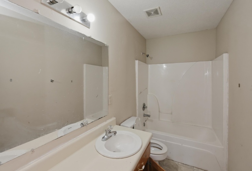3831 BLACK FORREST DR, Memphis, Tennessee 38128, 3 Bedrooms Bedrooms, 5 Rooms Rooms,2 BathroomsBathrooms,Residential,For Sale,BLACK FORREST,10224770