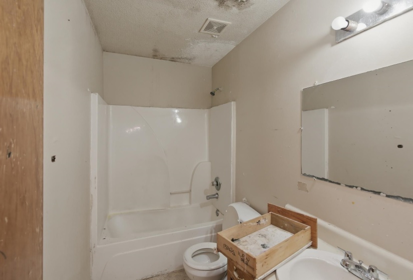 3831 BLACK FORREST DR, Memphis, Tennessee 38128, 3 Bedrooms Bedrooms, 5 Rooms Rooms,2 BathroomsBathrooms,Residential,For Sale,BLACK FORREST,10224770