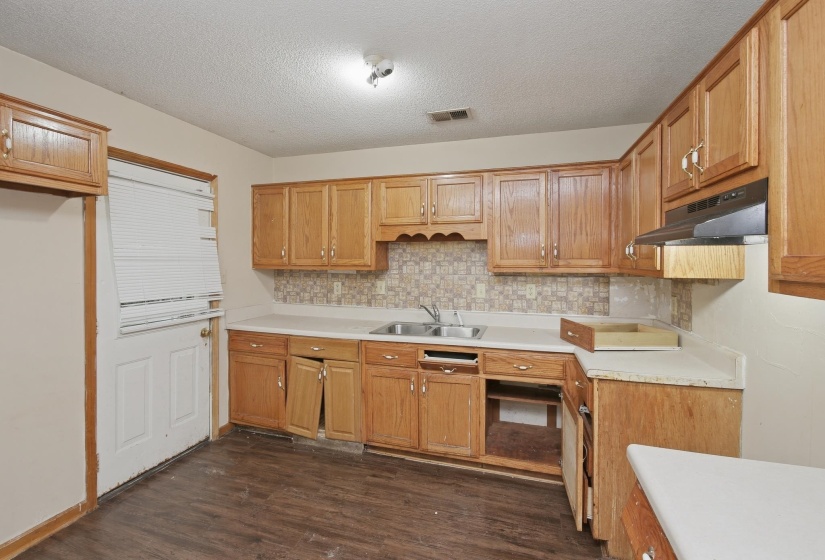 3831 BLACK FORREST DR, Memphis, Tennessee 38128, 3 Bedrooms Bedrooms, 5 Rooms Rooms,2 BathroomsBathrooms,Residential,For Sale,BLACK FORREST,10224770