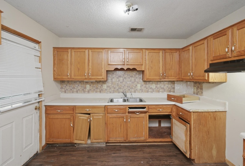 3831 BLACK FORREST DR, Memphis, Tennessee 38128, 3 Bedrooms Bedrooms, 5 Rooms Rooms,2 BathroomsBathrooms,Residential,For Sale,BLACK FORREST,10224770