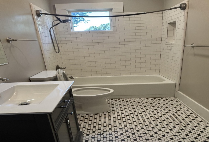 2183 HARBERT AVE, Memphis, Tennessee 38104, 4 Bedroom Bedrooms, 8 Room Rooms,2.1 BathroomBathrooms,Residential,For Sale,HARBERT,0,10221082
