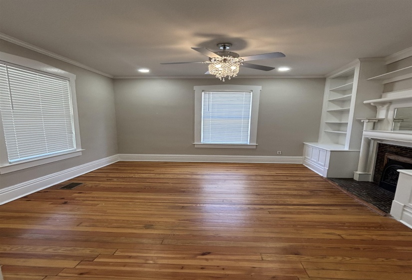 2183 HARBERT AVE, Memphis, Tennessee 38104, 4 Bedroom Bedrooms, 8 Room Rooms,2.1 BathroomBathrooms,Residential,For Sale,HARBERT,0,10221082