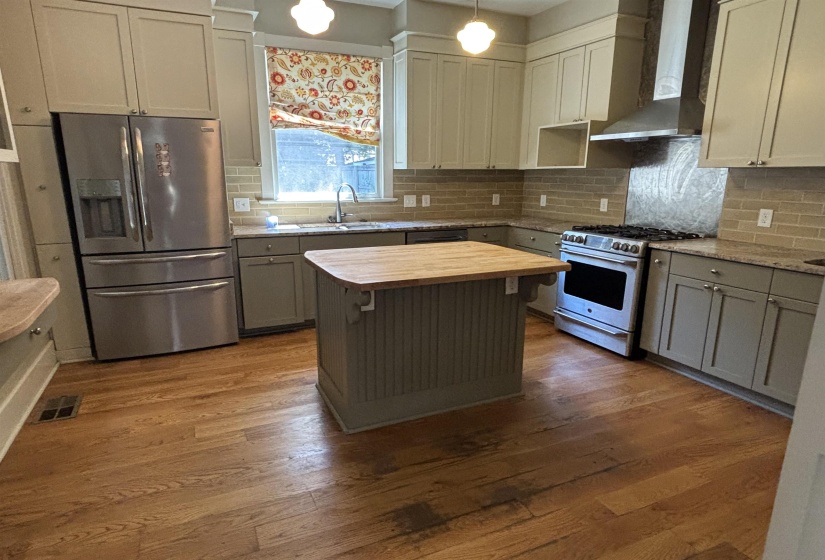 2183 HARBERT AVE, Memphis, Tennessee 38104, 4 Bedroom Bedrooms, 8 Room Rooms,2.1 BathroomBathrooms,Residential,For Sale,HARBERT,0,10221082