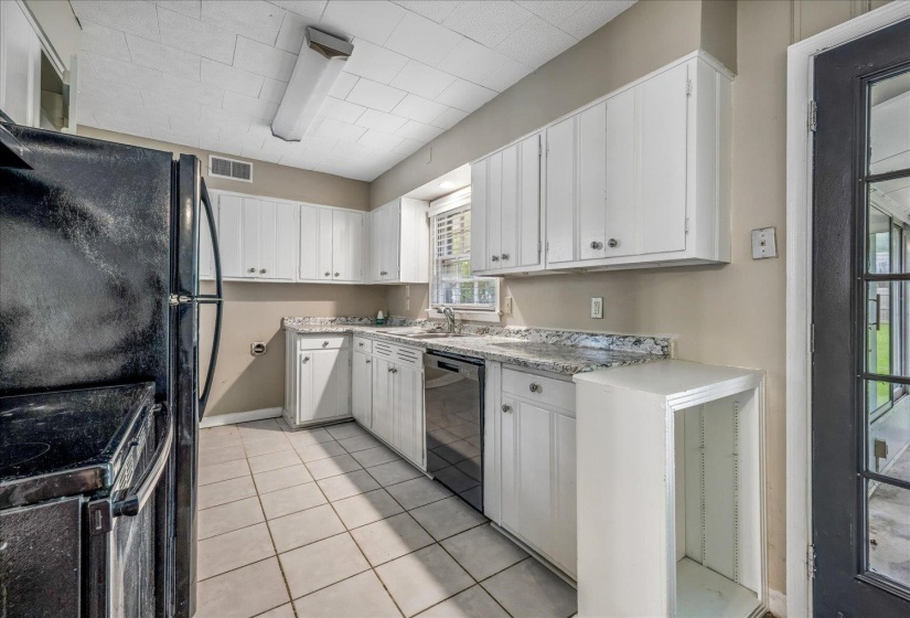 5304 QUINCE RD, Memphis, Tennessee 38117, 3 Bedrooms Bedrooms, 7 Rooms Rooms,2 BathroomsBathrooms,Residential,For Sale,QUINCE,10224796