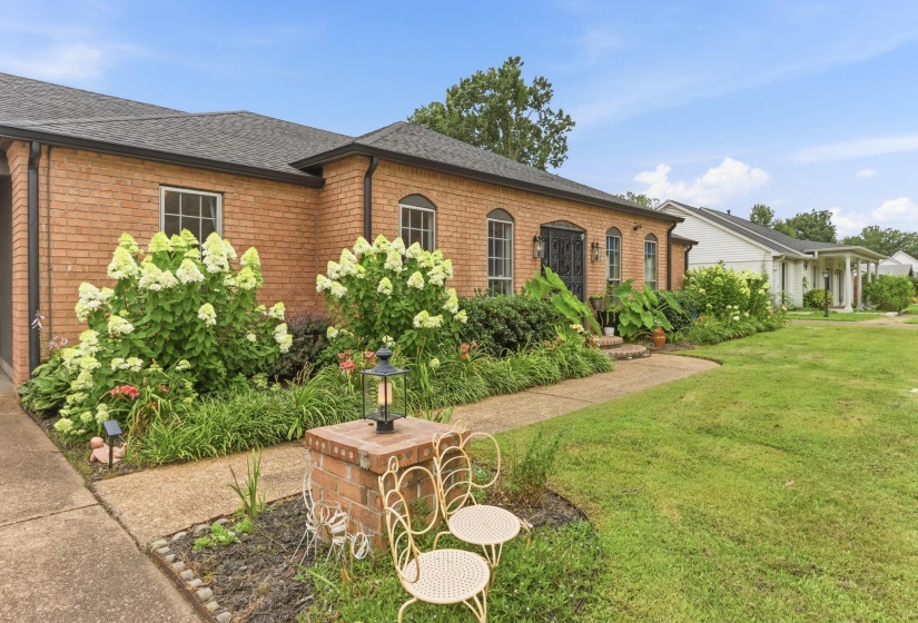 5739 ASHBRIAR AVE, Memphis, Tennessee 38120, 3 Bedrooms Bedrooms, 7 Rooms Rooms,2 BathroomsBathrooms,Residential,For Sale,ASHBRIAR,10224798