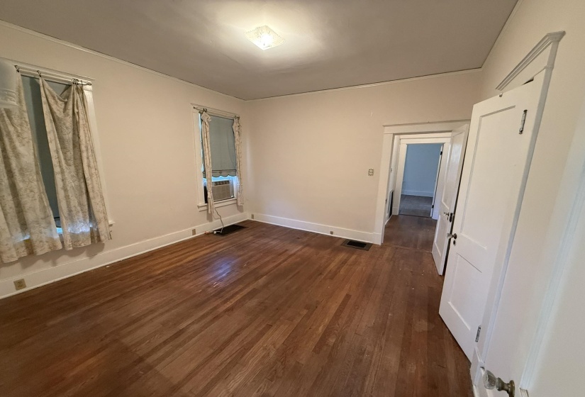 1547 FOREST AVE, Memphis, Tennessee 38112, 2 Bedrooms Bedrooms, 6 Rooms Rooms,1 BathroomBathrooms,Residential,For Sale,FOREST,10224805