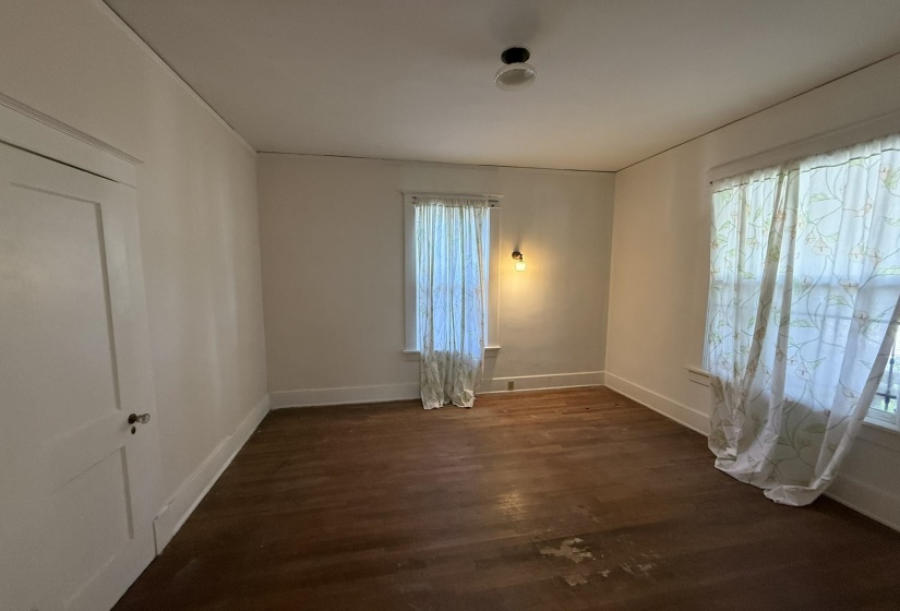 1547 FOREST AVE, Memphis, Tennessee 38112, 2 Bedrooms Bedrooms, 6 Rooms Rooms,1 BathroomBathrooms,Residential,For Sale,FOREST,10224805