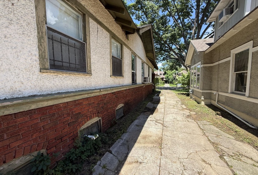 1547 FOREST AVE, Memphis, Tennessee 38112, 2 Bedrooms Bedrooms, 6 Rooms Rooms,1 BathroomBathrooms,Residential,For Sale,FOREST,10224805