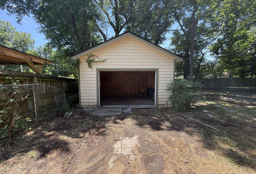 1547 FOREST AVE, Memphis, Tennessee 38112, 2 Bedrooms Bedrooms, 6 Rooms Rooms,1 BathroomBathrooms,Residential,For Sale,FOREST,10224805