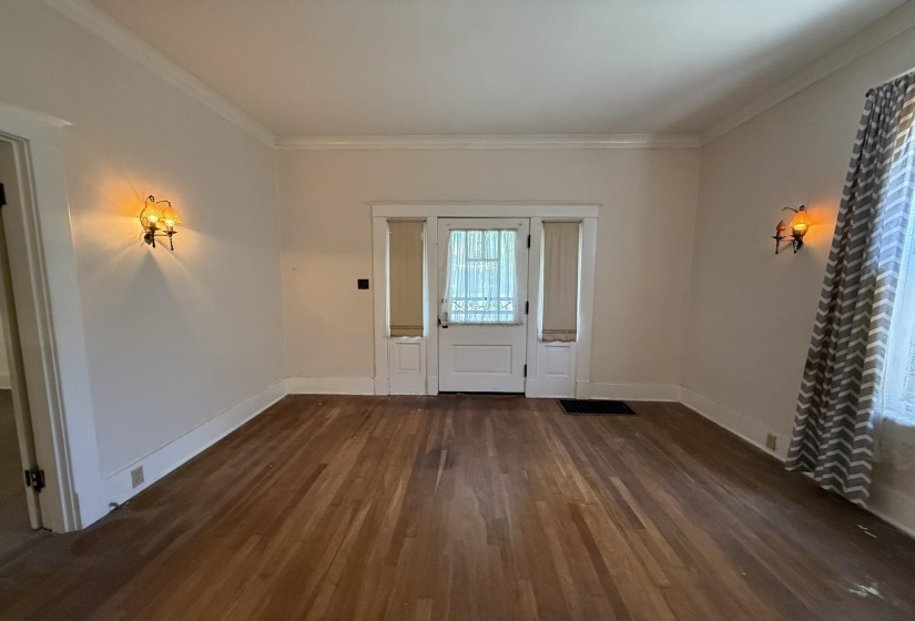 1547 FOREST AVE, Memphis, Tennessee 38112, 2 Bedrooms Bedrooms, 6 Rooms Rooms,1 BathroomBathrooms,Residential,For Sale,FOREST,10224805