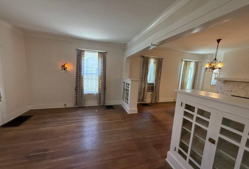 1547 FOREST AVE, Memphis, Tennessee 38112, 2 Bedrooms Bedrooms, 6 Rooms Rooms,1 BathroomBathrooms,Residential,For Sale,FOREST,10224805