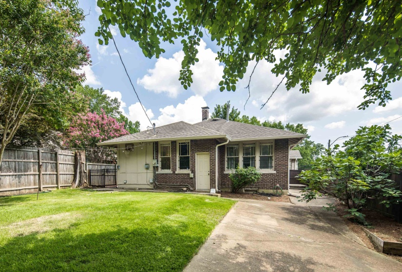 1852 LYNDALE AVE, Memphis, Tennessee 38107, 3 Bedrooms Bedrooms, 7 Rooms Rooms,2 BathroomsBathrooms,Residential,For Sale,LYNDALE,10224814