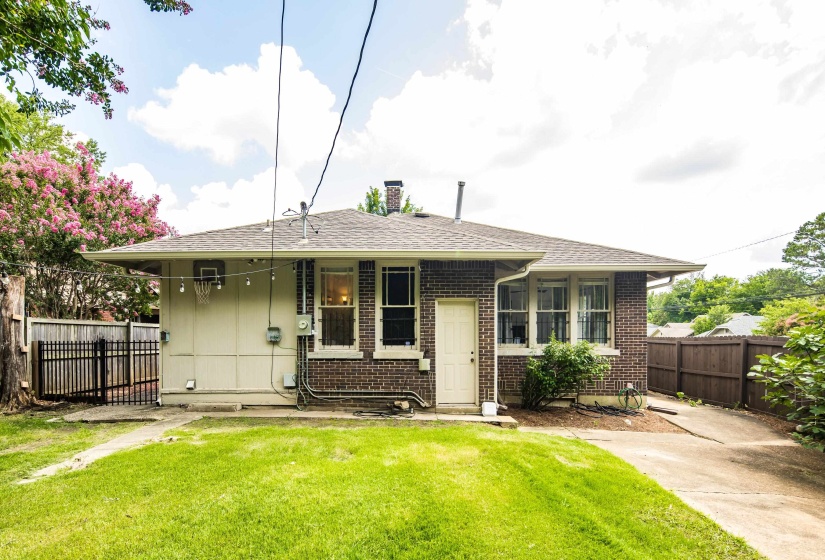 1852 LYNDALE AVE, Memphis, Tennessee 38107, 3 Bedrooms Bedrooms, 7 Rooms Rooms,2 BathroomsBathrooms,Residential,For Sale,LYNDALE,10224814