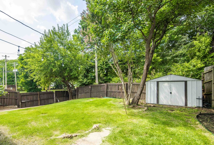 1852 LYNDALE AVE, Memphis, Tennessee 38107, 3 Bedrooms Bedrooms, 7 Rooms Rooms,2 BathroomsBathrooms,Residential,For Sale,LYNDALE,10224814
