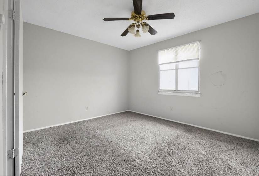 Spare room with carpet flooring and ceiling fan