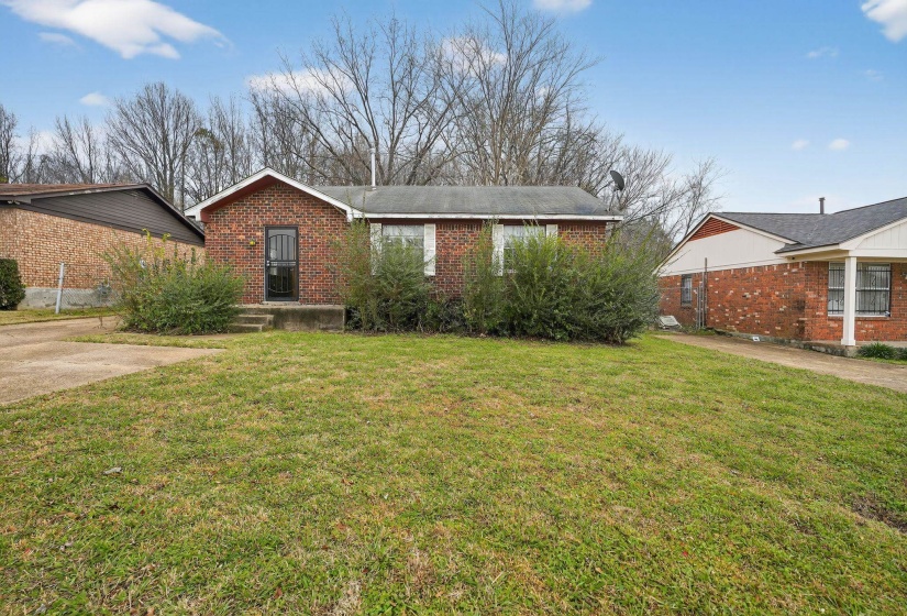 Ranch-style house with a front lawn and brick siding