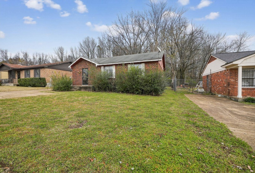 View of front facade with brick siding and concrete driveway