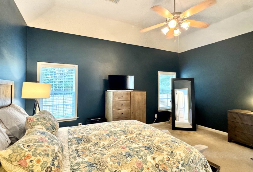 Bedroom featuring a vaulted ceiling with a ceiling fan light fixture