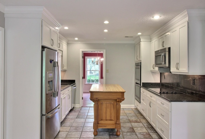 7982 DOVIE LN, Germantown, Tennessee 38138, 3 Bedrooms Bedrooms, 8 Rooms Rooms,2.1 BathroomsBathrooms,Residential,For Sale,DOVIE,10224825