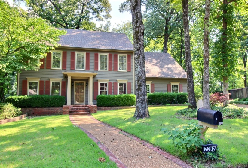 7982 DOVIE LN, Germantown, Tennessee 38138, 3 Bedrooms Bedrooms, 8 Rooms Rooms,2.1 BathroomsBathrooms,Residential,For Sale,DOVIE,10224825